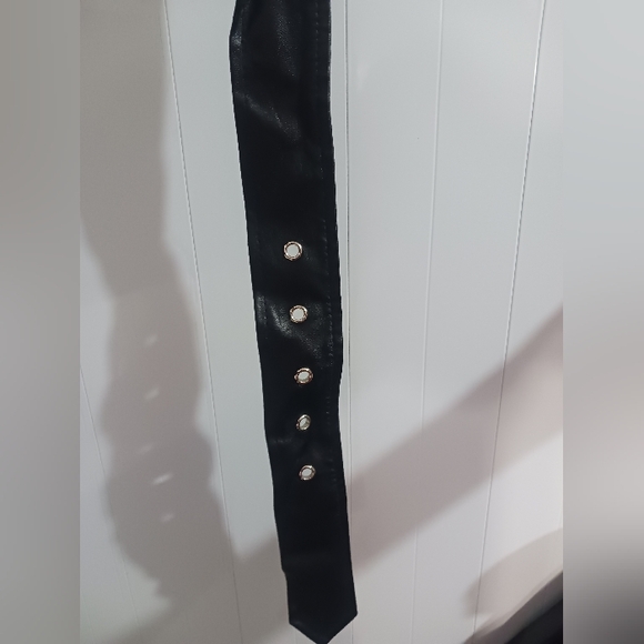 Women Black Faux Leather Adjustable Belt - Picture 6 of 7